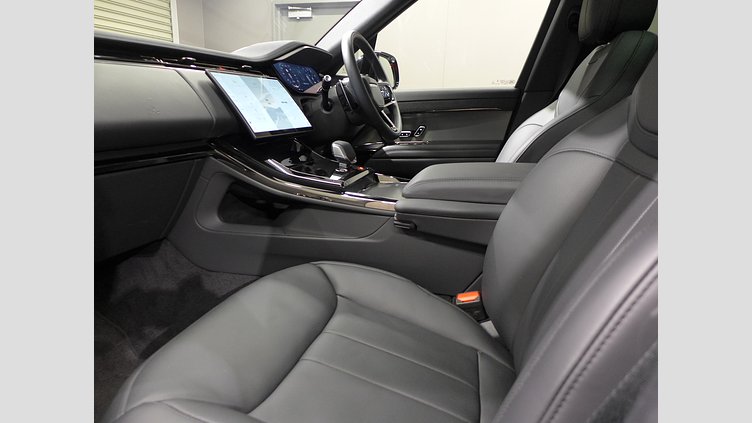 2024 認定中古車 Land Rover Range Rover Sport フィレンツェレッド P550eプラグインハイブリッド（ガソリン） スタンダードホイールベース Dynamic SE