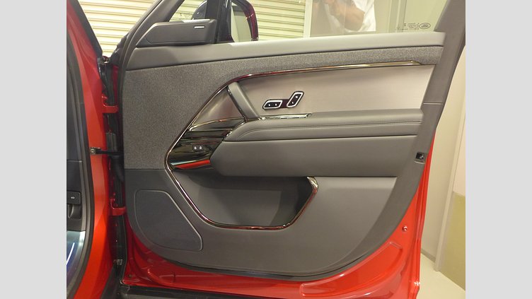 2024 認定中古車 Land Rover Range Rover Sport フィレンツェレッド P550eプラグインハイブリッド（ガソリン） スタンダードホイールベース Dynamic SE