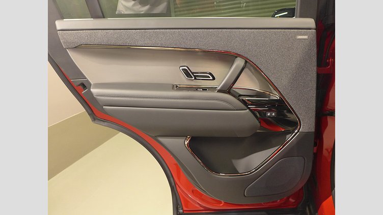 2024 認定中古車 Land Rover Range Rover Sport フィレンツェレッド P550eプラグインハイブリッド（ガソリン） スタンダードホイールベース Dynamic SE