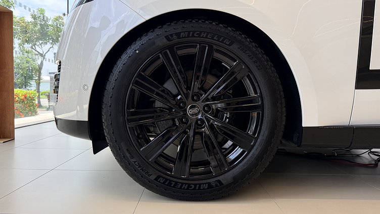 2025 新車 Land Rover Range Rover (1EJ) Ostuni Pearl White 珍珠白 P400 汽油 (輕油電混合) 標準軸距 SE