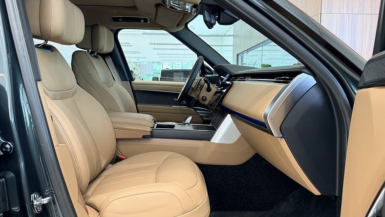 2025 新車 Land Rover Range Rover Belgravia Green 3.0 litre i6P​ Autobiography LWB
