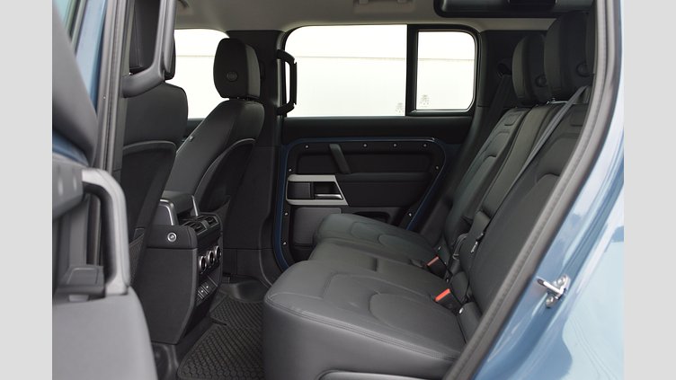 2023 認定中古車 Land Rover Defender 110 タスマンブルー P300 AWD（AT） SE