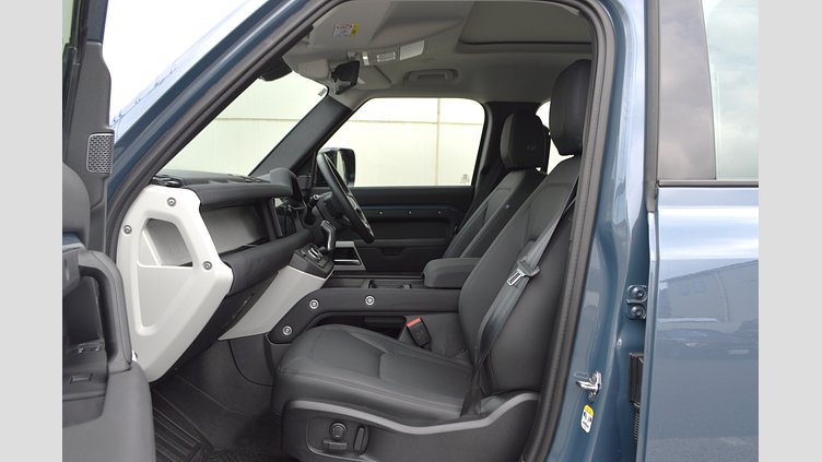 2023 認定中古車 Land Rover Defender 110 タスマンブルー P300 AWD（AT） SE