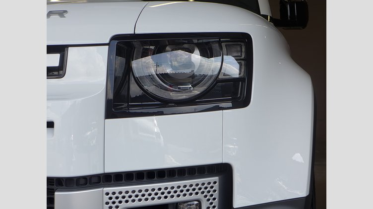 2024 認定中古車 Land Rover Defender 110 フジホワイト D350 ディーゼルマイルドハイブリッド S