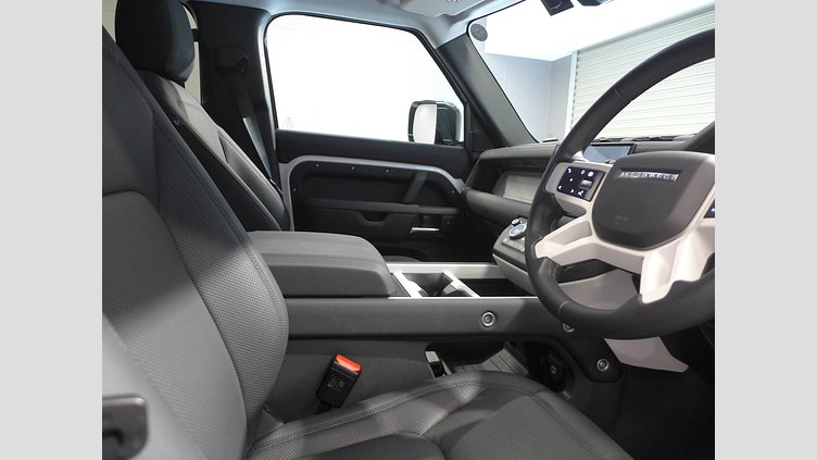 2024 認定中古車 Land Rover Defender 110 フジホワイト D350 ディーゼルマイルドハイブリッド S