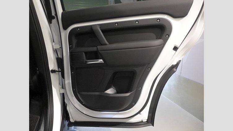 2024 認定中古車 Land Rover Defender 110 フジホワイト D350 ディーゼルマイルドハイブリッド S