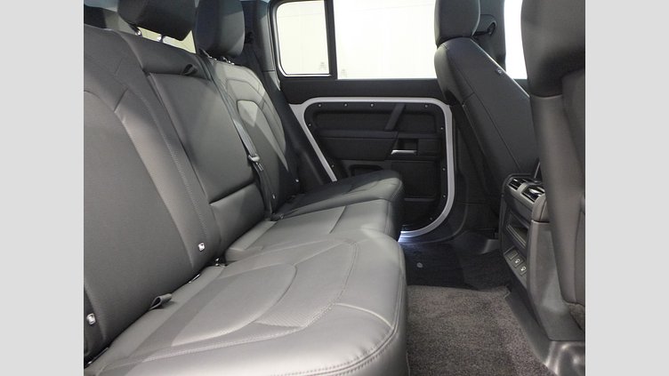 2024 認定中古車 Land Rover Defender 110 フジホワイト D350 ディーゼルマイルドハイブリッド S
