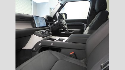 Defender 110 17