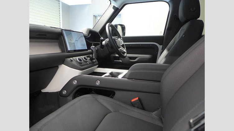 2024 認定中古車 Land Rover Defender 110 フジホワイト D350 ディーゼルマイルドハイブリッド S