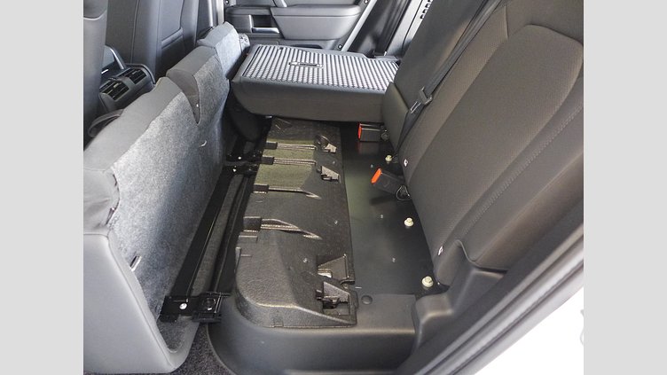 2024 認定中古車 Land Rover Defender 110 フジホワイト D350 ディーゼルマイルドハイブリッド S