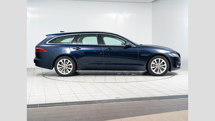 2018 認定中古車 Jaguar XF Loire Blue 2.0diesel スポーツブレイク　プレステージ　20ｄ