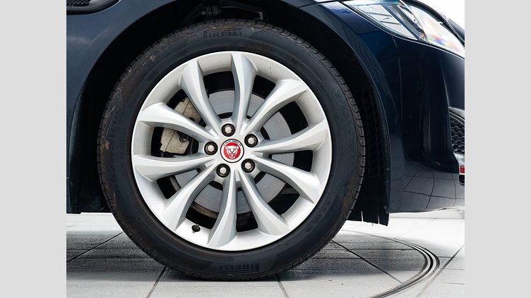 2018 認定中古車 Jaguar XF Loire Blue 2.0diesel スポーツブレイク　プレステージ　20ｄ