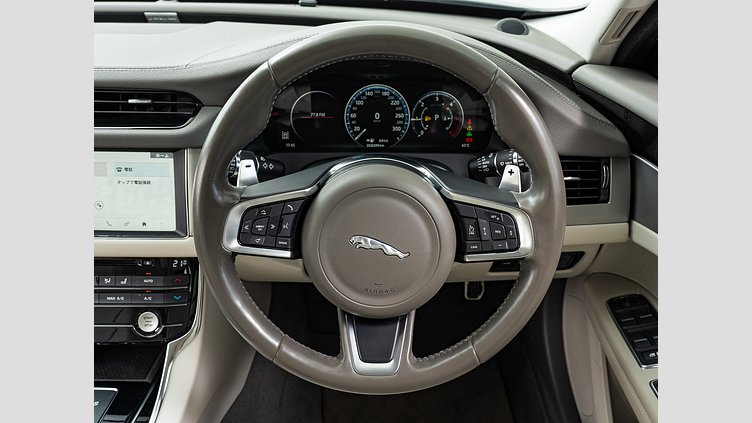 2018 認定中古車 Jaguar XF Loire Blue 2.0diesel スポーツブレイク　プレステージ　20ｄ