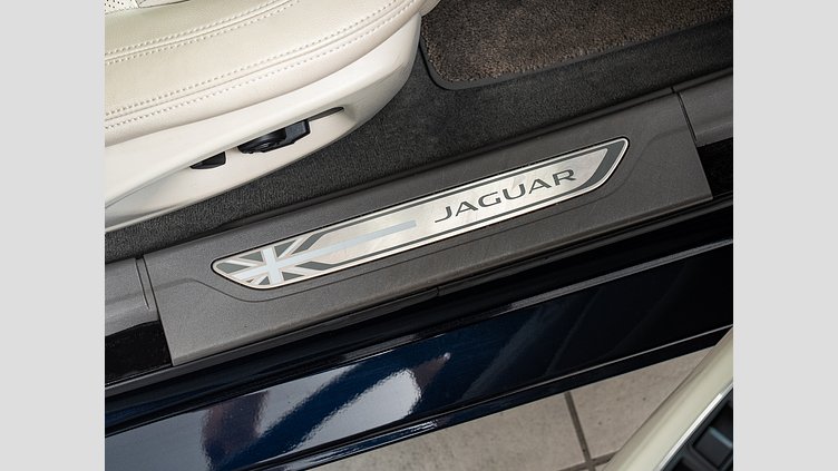 2018 認定中古車 Jaguar XF Loire Blue 2.0diesel スポーツブレイク　プレステージ　20ｄ