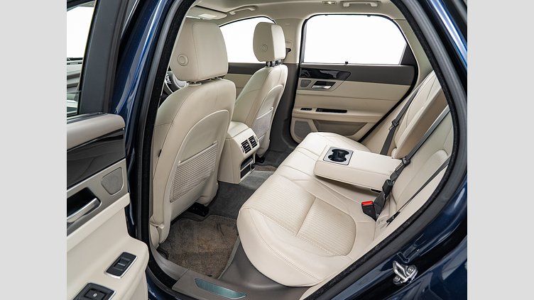 2018 認定中古車 Jaguar XF Loire Blue 2.0diesel スポーツブレイク　プレステージ　20ｄ