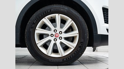 E-Pace 8