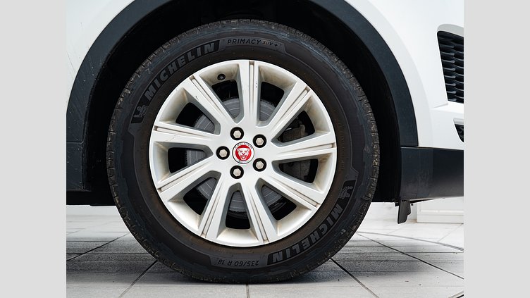 2019 認定中古車 Jaguar E-Pace Fuji White 2.0 litre i4D Diesel S　D180