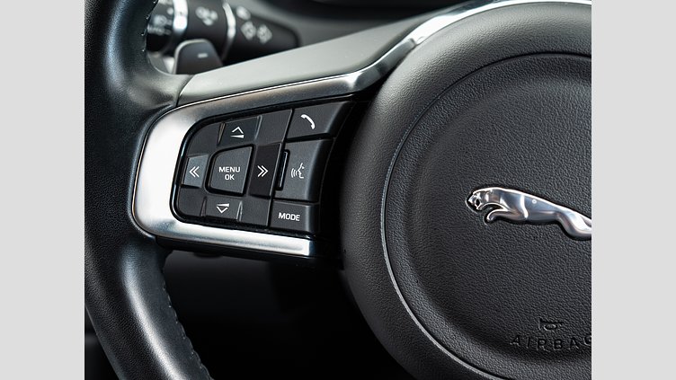 2019 認定中古車 Jaguar E-Pace Fuji White 2.0 litre i4D Diesel S　D180