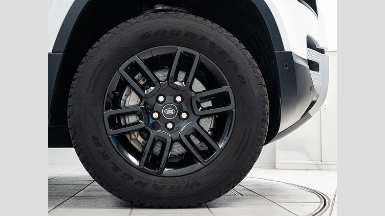 2024 認定中古車 Land Rover Defender 110 Fuji White 3.0 litre i6D​ S　D350　コイルサスペンション