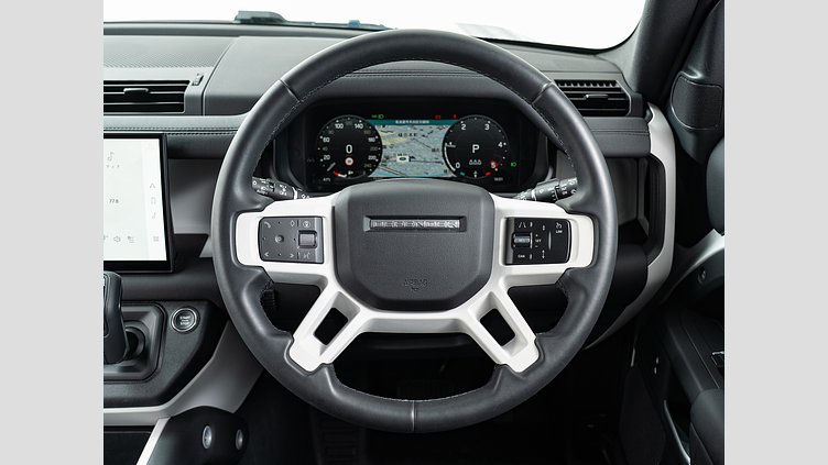 2024 認定中古車 Land Rover Defender 110 Fuji White 3.0 litre i6D​ S　D350　コイルサスペンション