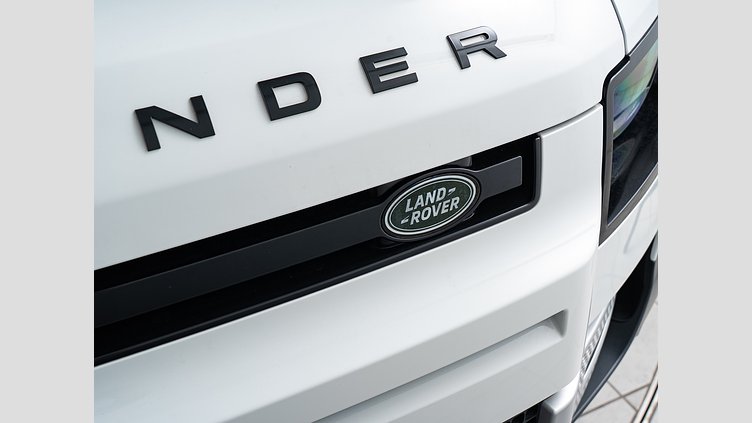 2024 認定中古車 Land Rover Defender 110 Fuji White 3.0 litre i6D​ S　D350　コイルサスペンション