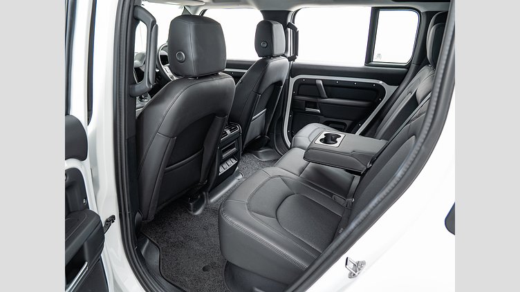 2024 認定中古車 Land Rover Defender 110 Fuji White 3.0 litre i6D​ S　D350　コイルサスペンション