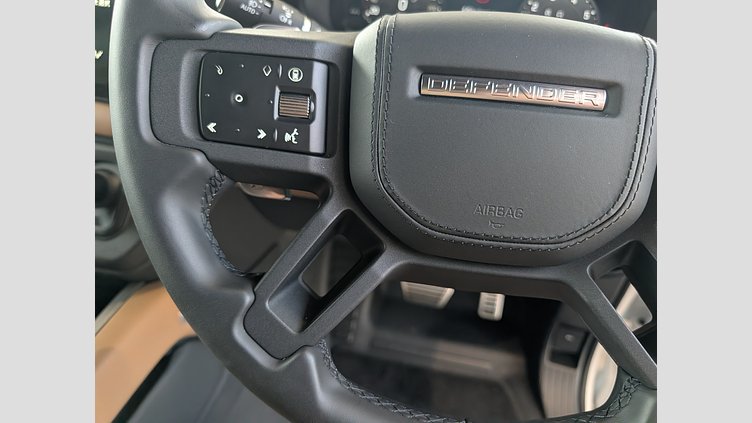 2025 認定中古車 Land Rover Defender 90 フジホワイト P525 ガソリン V8