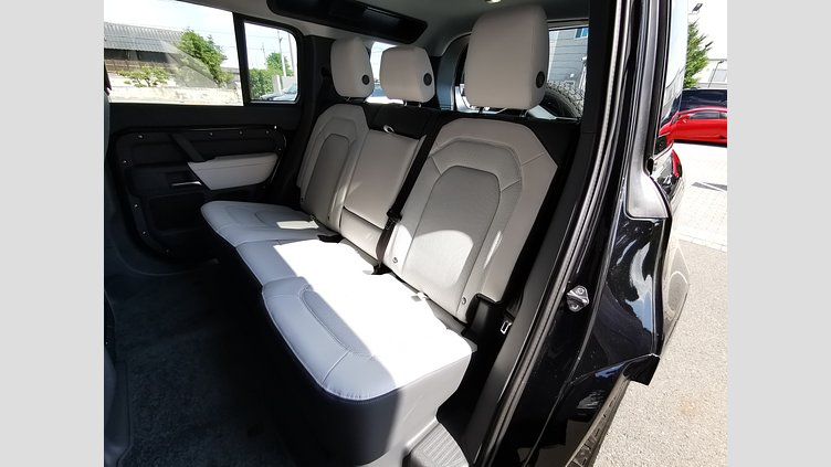 2025 認定中古車 Land Rover Defender 110 サントリーニブラック D350 ディーゼルマイルドハイブリッド S