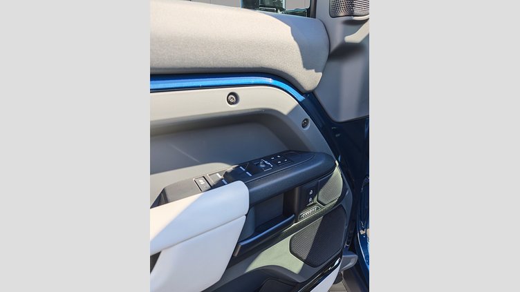 2025 Approved Land Rover Defender OCTA Sargasso Blue P635 z silnikiem benzynowym V8 DEFENDER OCTA