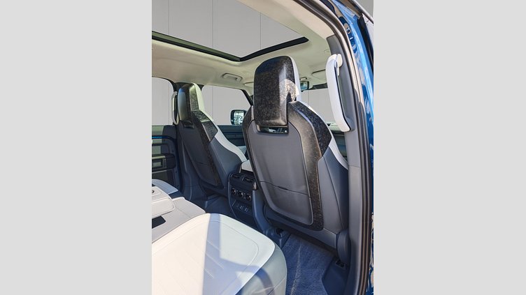 2025 Approved Land Rover Defender OCTA Sargasso Blue P635 z silnikiem benzynowym V8 DEFENDER OCTA