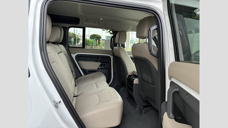 2024 認定中古車 Land Rover Defender 110 フジホワイト D300 AWD（AT） S
