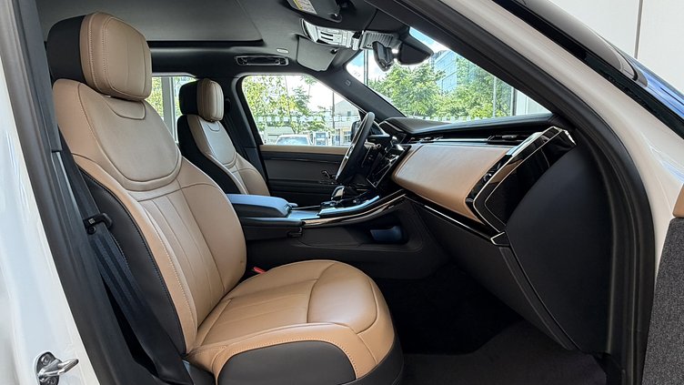 2026 新車 Land Rover Range Rover Sport (1AA) 富士白　Fuji White P400 Petrol Mild Hybrid 標準軸距 Dynamic SE