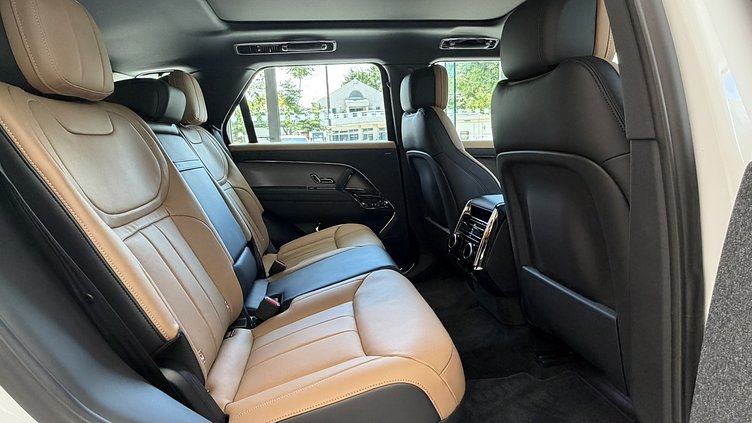 2026 新車 Land Rover Range Rover Sport (1AA) 富士白　Fuji White P400 Petrol Mild Hybrid 標準軸距 Dynamic SE