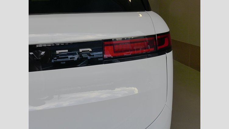 2024 認定中古車 Land Rover Range Rover Sport フジホワイト P550eプラグインハイブリッド（ガソリン） スタンダードホイールベース Autobiography