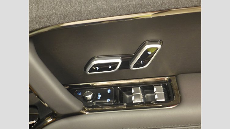 2024 認定中古車 Land Rover Range Rover Sport フジホワイト P550eプラグインハイブリッド（ガソリン） スタンダードホイールベース Autobiography