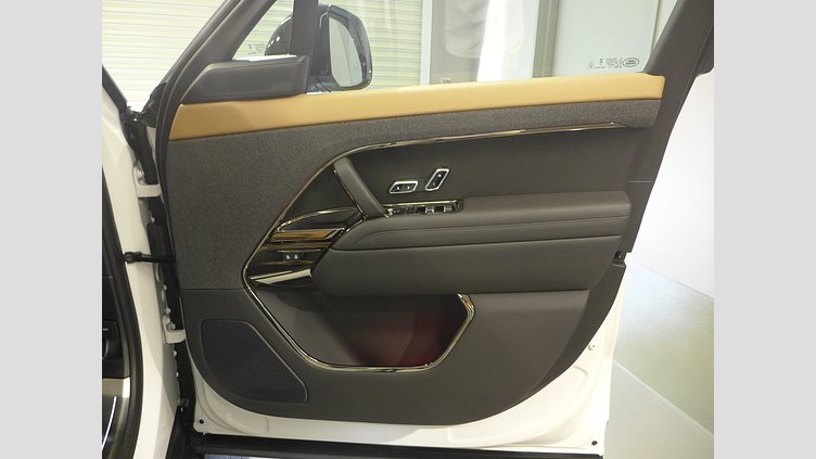 2024 認定中古車 Land Rover Range Rover Sport フジホワイト P550eプラグインハイブリッド（ガソリン） スタンダードホイールベース Autobiography