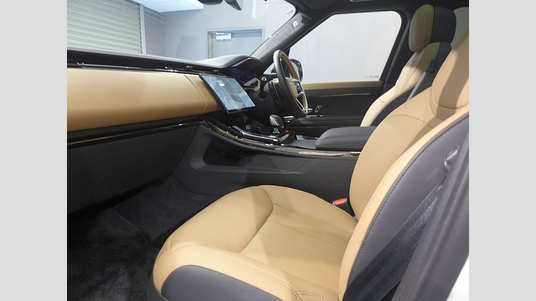 2024 認定中古車 Land Rover Range Rover Sport フジホワイト P550eプラグインハイブリッド（ガソリン） スタンダードホイールベース Autobiography