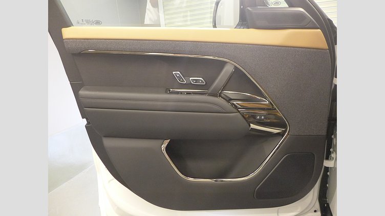 2024 認定中古車 Land Rover Range Rover Sport フジホワイト P550eプラグインハイブリッド（ガソリン） スタンダードホイールベース Autobiography