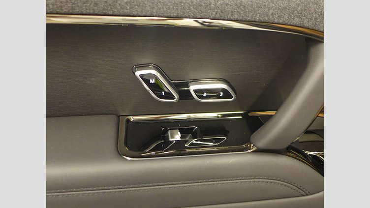 2024 認定中古車 Land Rover Range Rover Sport フジホワイト P550eプラグインハイブリッド（ガソリン） スタンダードホイールベース Autobiography