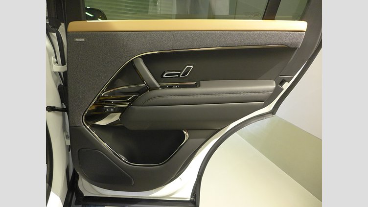 2024 認定中古車 Land Rover Range Rover Sport フジホワイト P550eプラグインハイブリッド（ガソリン） スタンダードホイールベース Autobiography