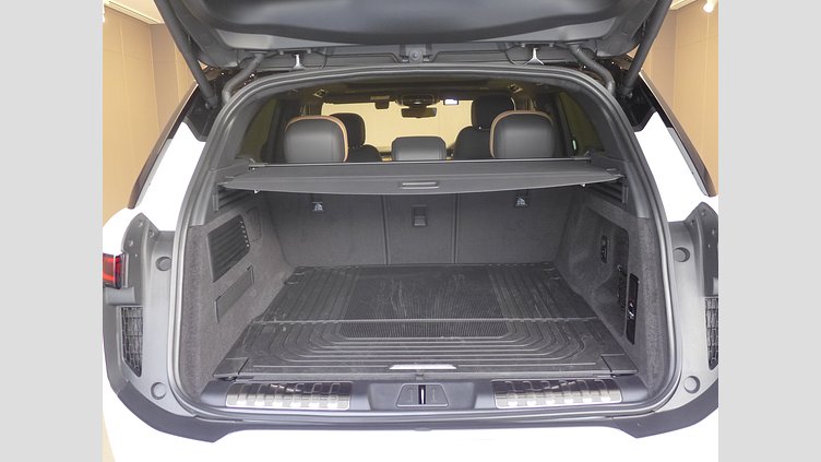 2024 認定中古車 Land Rover Range Rover Sport フジホワイト P550eプラグインハイブリッド（ガソリン） スタンダードホイールベース Autobiography