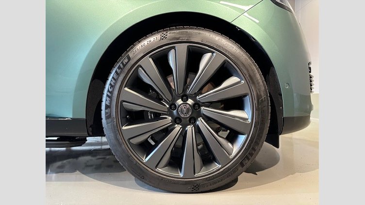 2024 認定中古車 Land Rover Range Rover BespokeGreen in gloss fnish SV　4.4L　V8　615PS SVビスポークバルモラルエディション