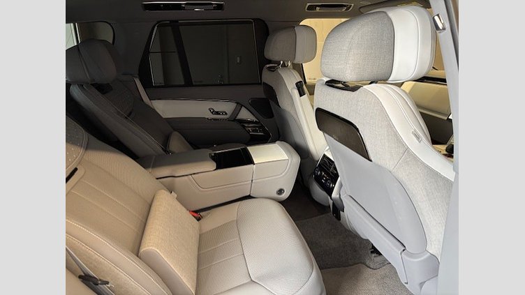 2024 認定中古車 Land Rover Range Rover BespokeGreen in gloss fnish SV　4.4L　V8　615PS SVビスポークバルモラルエディション