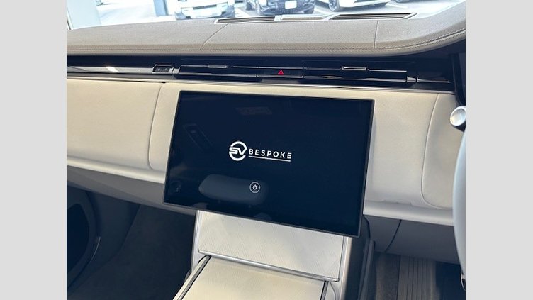 2024 認定中古車 Land Rover Range Rover BespokeGreen in gloss fnish SV　4.4L　V8　615PS SVビスポークバルモラルエディション