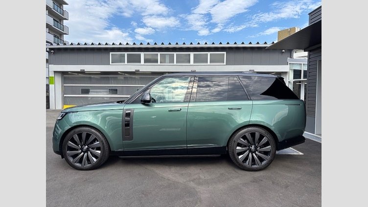 2024 認定中古車 Land Rover Range Rover BespokeGreen in gloss fnish SV　4.4L　V8　615PS SVビスポークバルモラルエディション