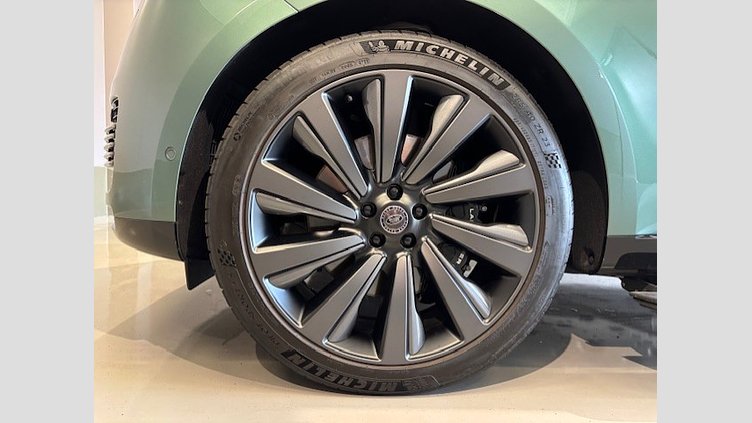 2024 認定中古車 Land Rover Range Rover BespokeGreen in gloss fnish SV　4.4L　V8　615PS SVビスポークバルモラルエディション