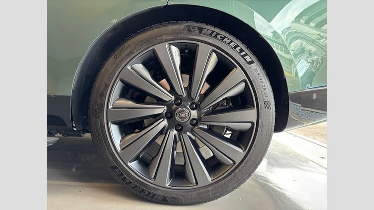 2024 認定中古車 Land Rover Range Rover BespokeGreen in gloss fnish SV　4.4L　V8　615PS SVビスポークバルモラルエディション