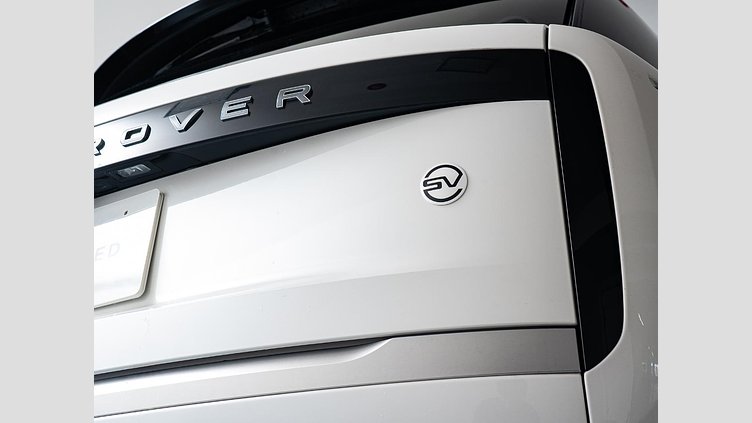 2024 認定中古車 Land Rover Range Rover アイシーホワイト - グロスフィニッシュ P550 AWD PHEV（AT） スタンダードホイールベース SV