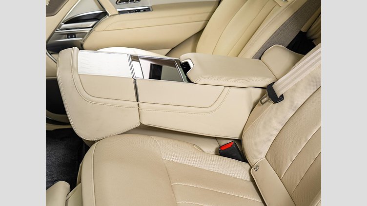 2024 認定中古車 Land Rover Range Rover アイシーホワイト - グロスフィニッシュ P550 AWD PHEV（AT） スタンダードホイールベース SV
