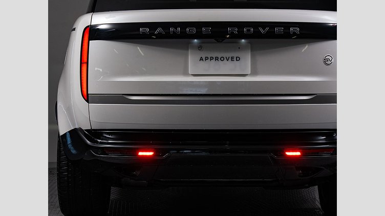 2024 認定中古車 Land Rover Range Rover アイシーホワイト - グロスフィニッシュ P550 AWD PHEV（AT） スタンダードホイールベース SV
